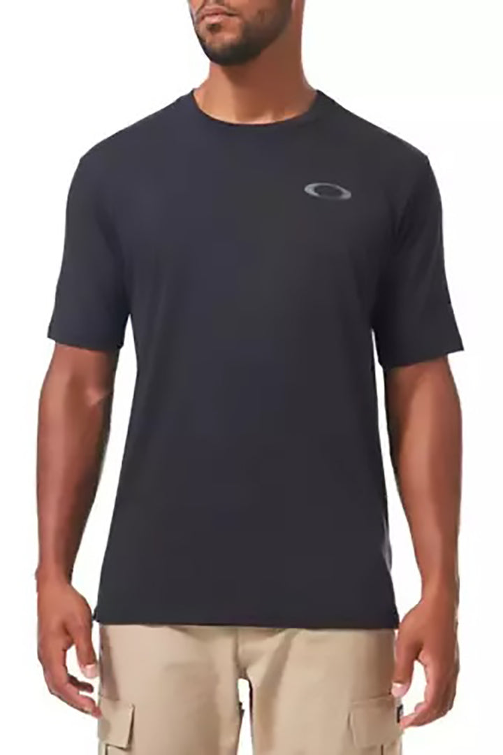 Oakley - Standard Issue Brave Tee in Blackout