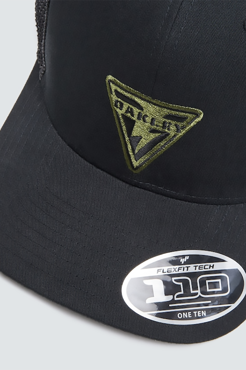 Oakley - Si Logo Snapback Hat in Black/Dark Brush Logo