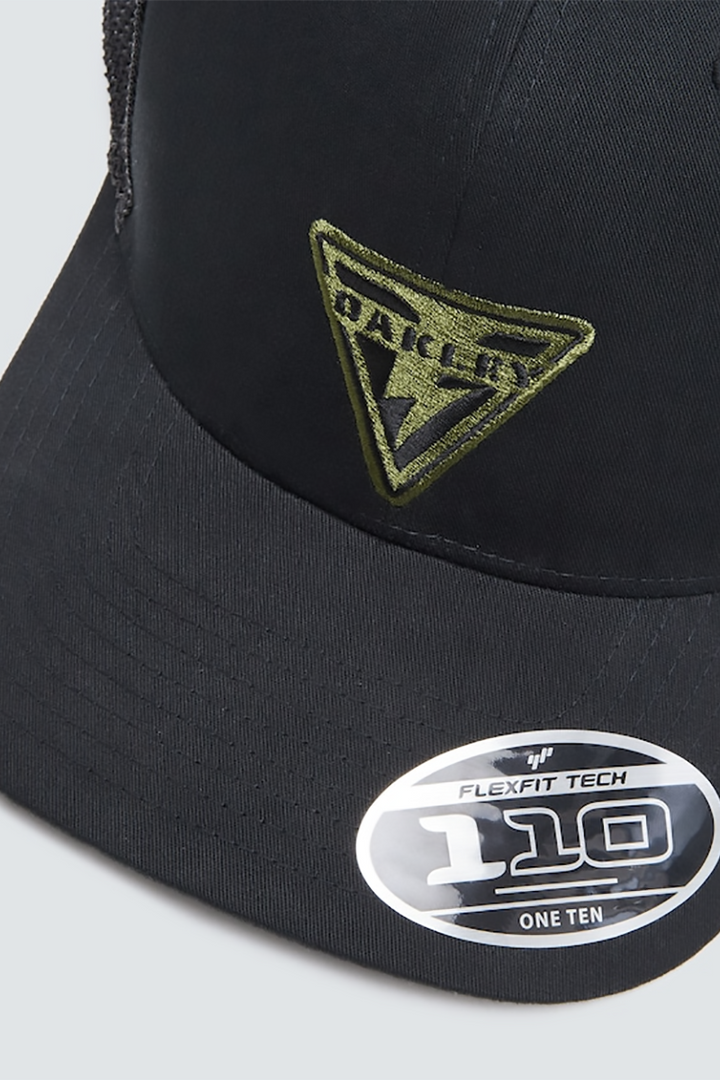 Oakley - Si Logo Snapback Hat in Black/Dark Brush Logo