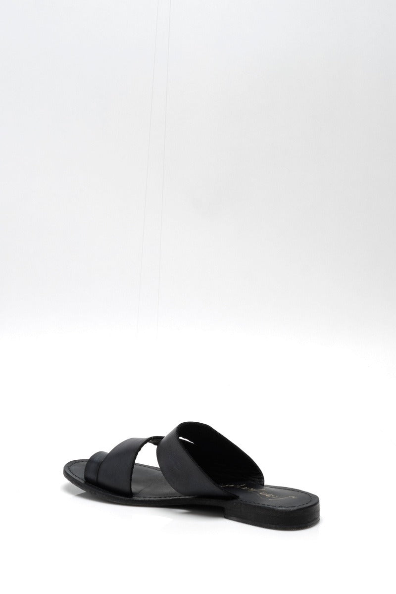 Free People - Abilene Toe Loop Sandals in Washed Black