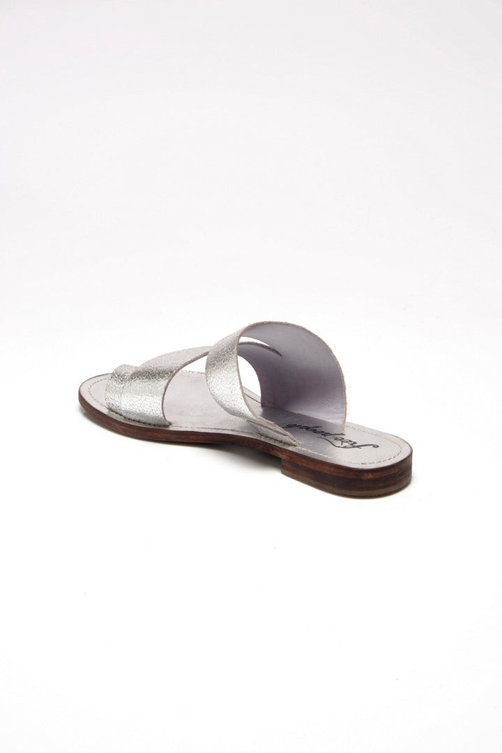 Free People - Abilene Toe Loop Sandals in Silver