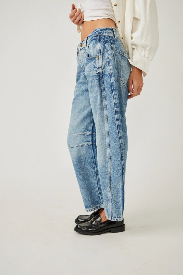 Free People - We The Free Good Luck Mid-Rise Barrel Jeans in Ultra Light Beam