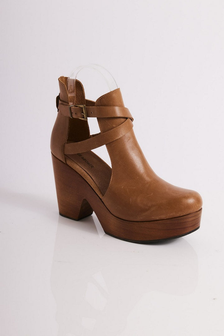 Free People - Cedar Leather Clog in Tan Leather