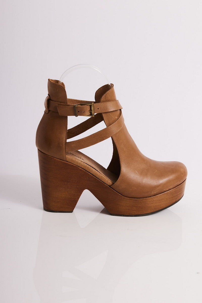 Free People - Cedar Leather Clog in Tan Leather