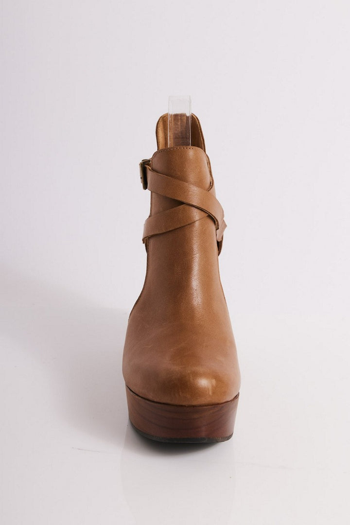 Free People - Cedar Leather Clog in Tan Leather