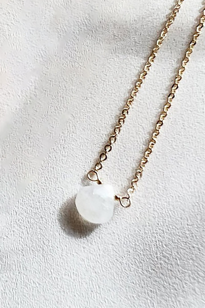 In Situ Jewelry - Alayta Necklace with Moonstone in Gold - 16 inch