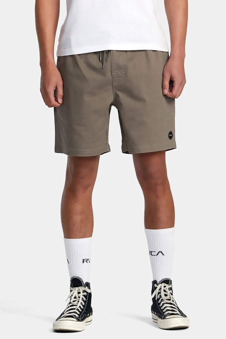 RVCA - Escape Elastic Waist Walkshorts 17in in Mushroom