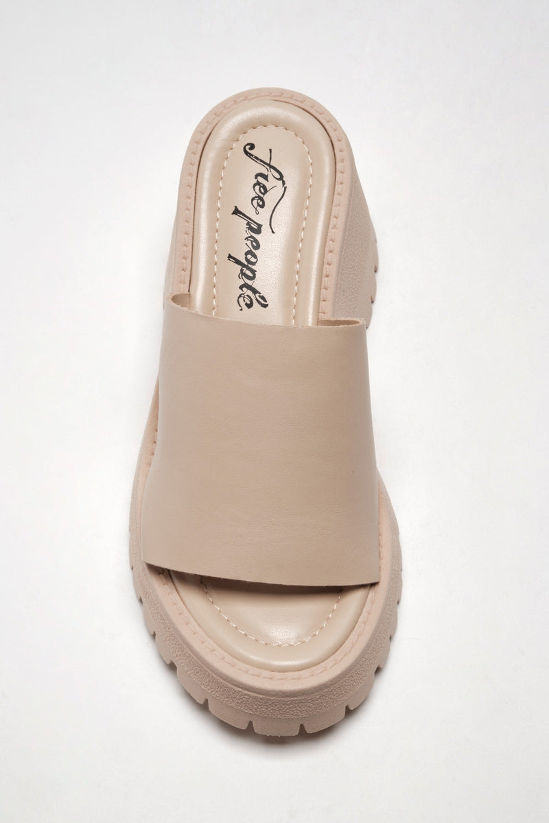 Free People - Winona Wedge Sandals in Pearl Sand