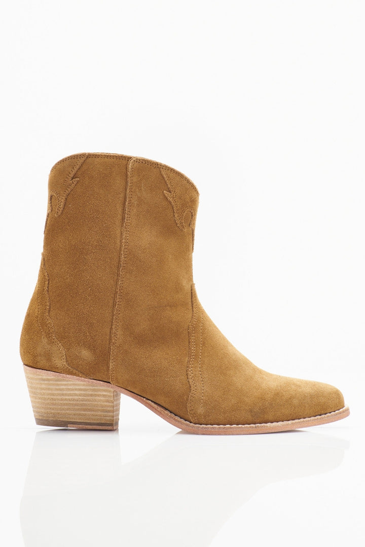 Free People - New Frontier Western Boot in Camel Suede